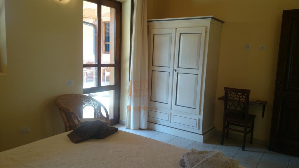 La Corte Dei Rei Lejlighedshotel Castiadas Eksteriør billede