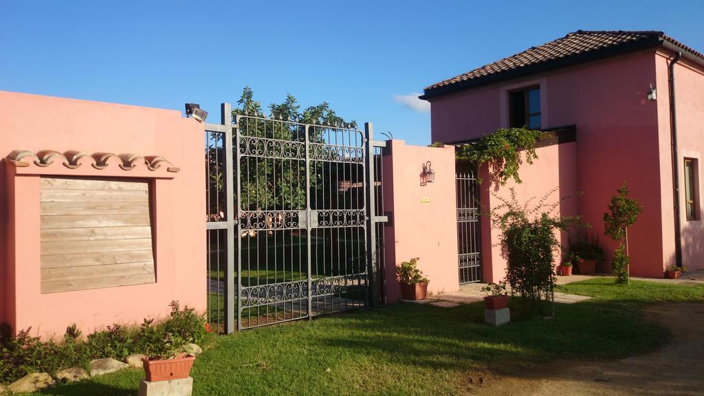 La Corte Dei Rei Lejlighedshotel Castiadas Eksteriør billede