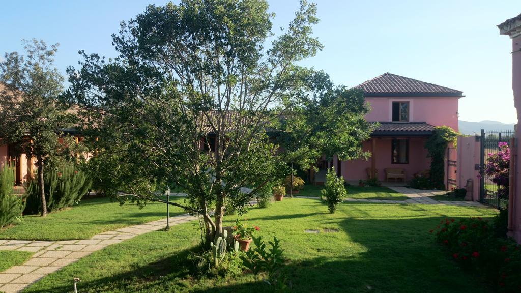 La Corte Dei Rei Lejlighedshotel Castiadas Eksteriør billede
