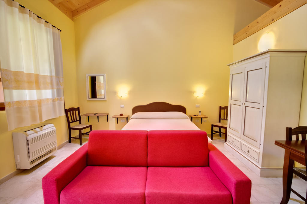 La Corte Dei Rei Lejlighedshotel Castiadas Værelse billede