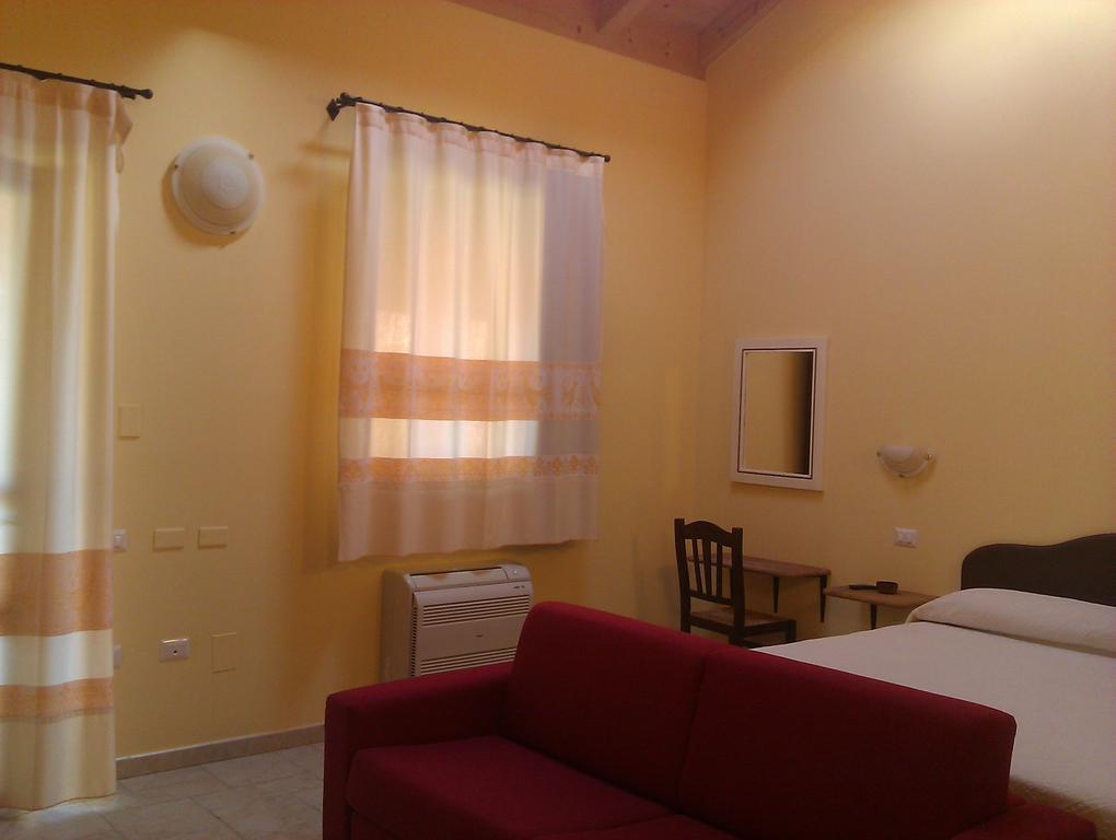 La Corte Dei Rei Lejlighedshotel Castiadas Værelse billede