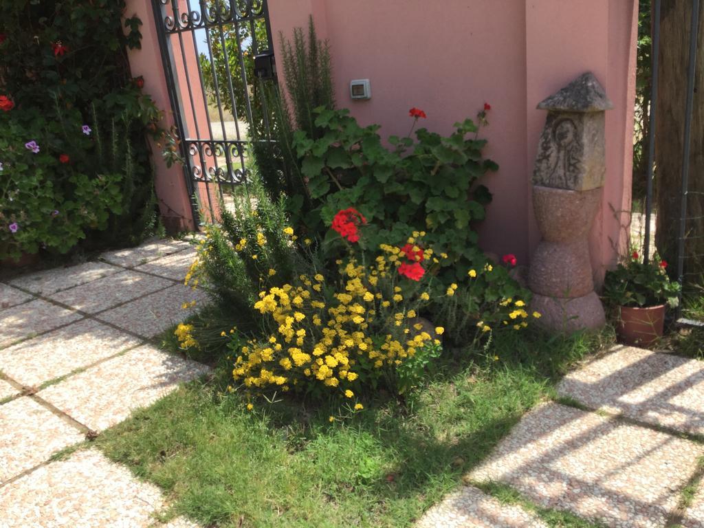 La Corte Dei Rei Lejlighedshotel Castiadas Eksteriør billede
